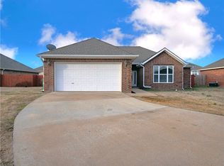 1111 Shiraz Dr, Centerton, AR 72719