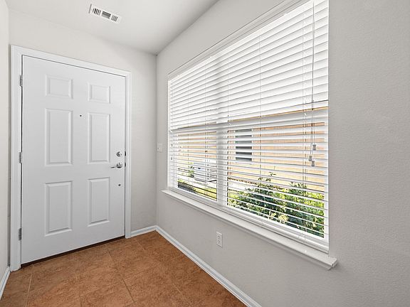 3rd image of 522 Salt Creek Ln