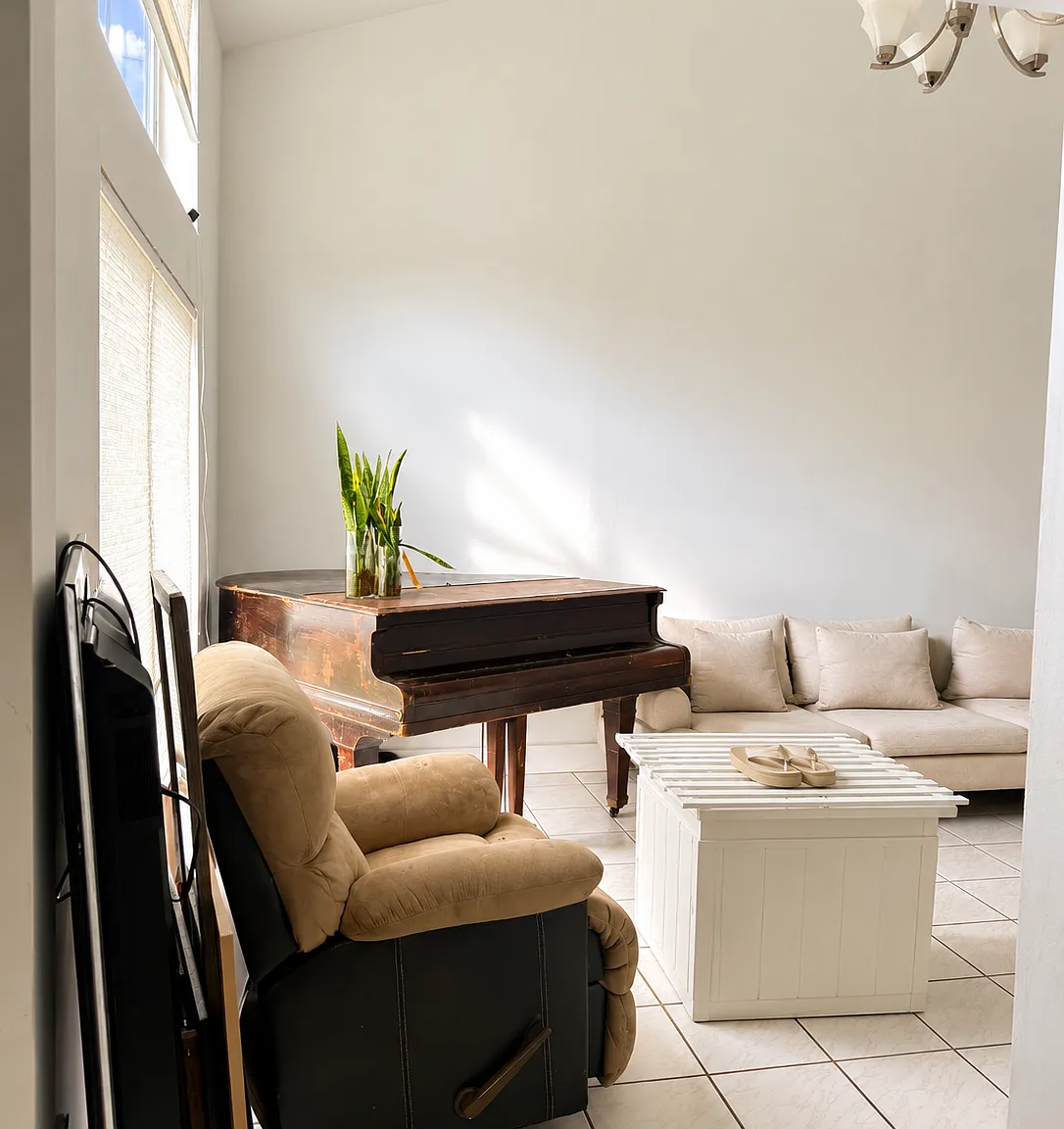 4 bed, 2.5 bath, 1777 sqft, $4,395 — Photo 2