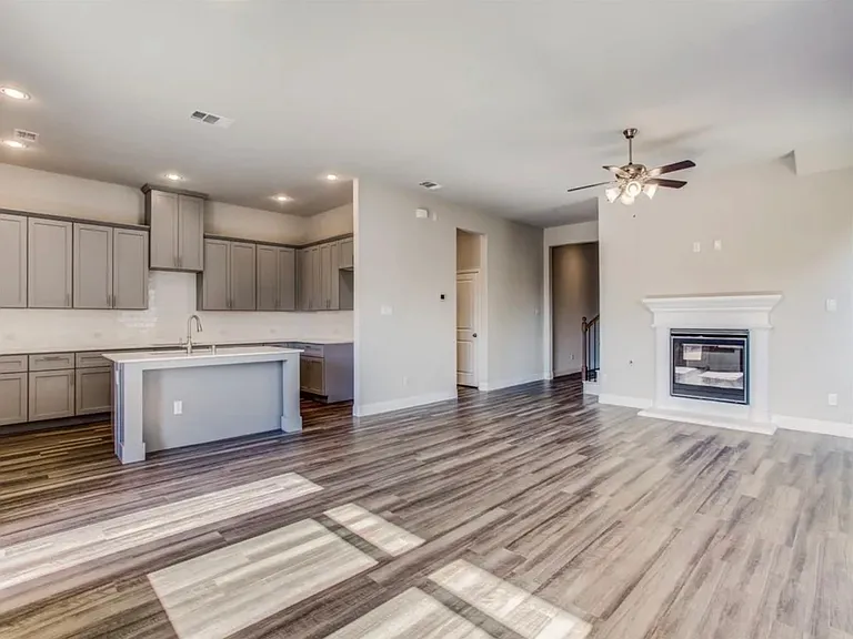 1605 Canals Dr — Photo 6