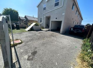 423 E 68th St, Los Angeles, CA 90003