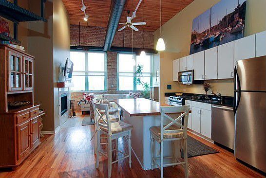 3rd image of 1701 N Damen Ave APT 304