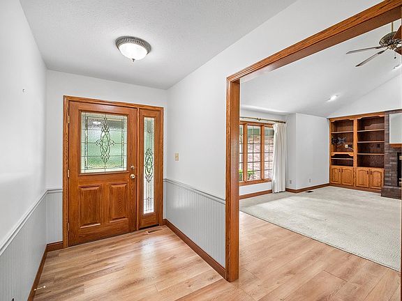 4th image of 329 N Manor Dr
