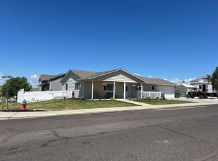 922 Skyline Dr, Douglas, WY 82633