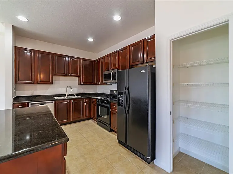 528 Jasmine Way #528 — Photo 32