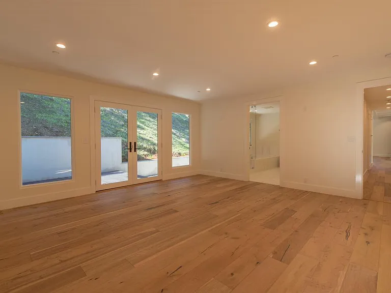 344 Laurel Way — Photo 9