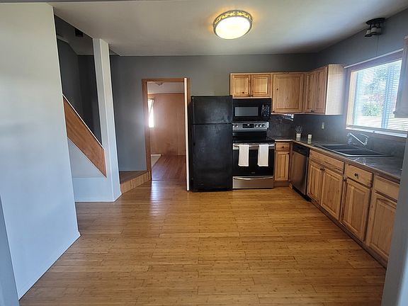 4th image of 1010 N Lake Rd