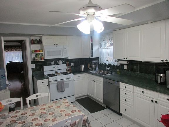 3rd image of 3351 N Neenah Ave