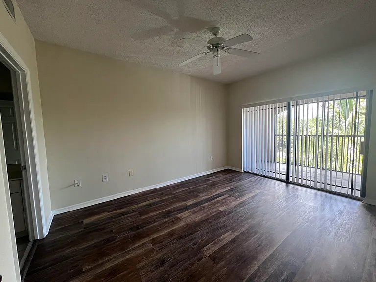 2802 Sarento Pl #302 — Photo 7