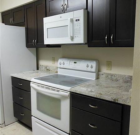 5th image of 942 Beau Ct