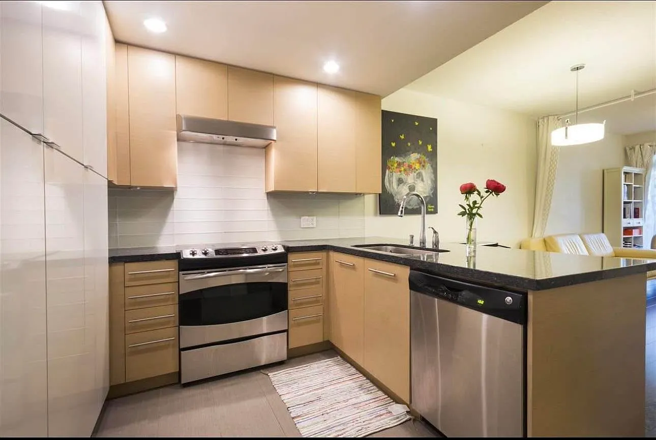 2 bed, 900 sqft, $3,500 — Photo 2