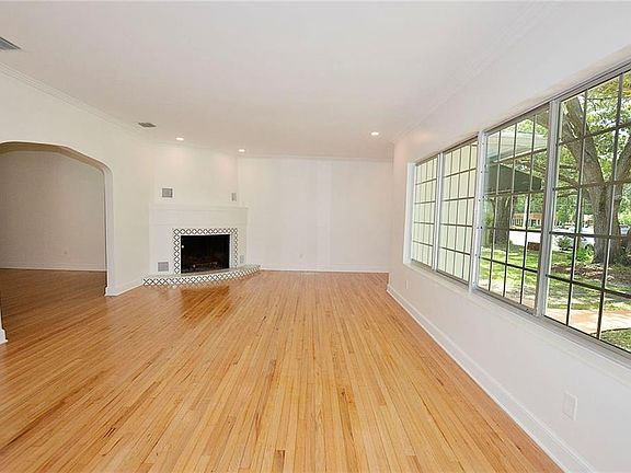 4th image of 2336 20th St