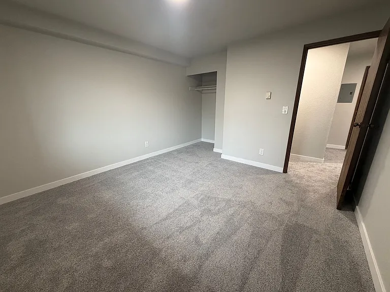 Carlynn Apartments — Photo 12