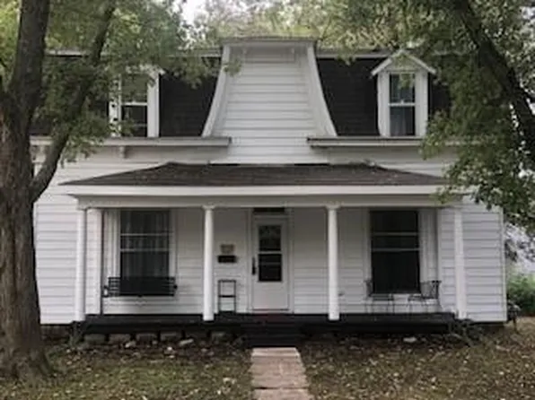 421 W Arch St, Nevada, MO 64772