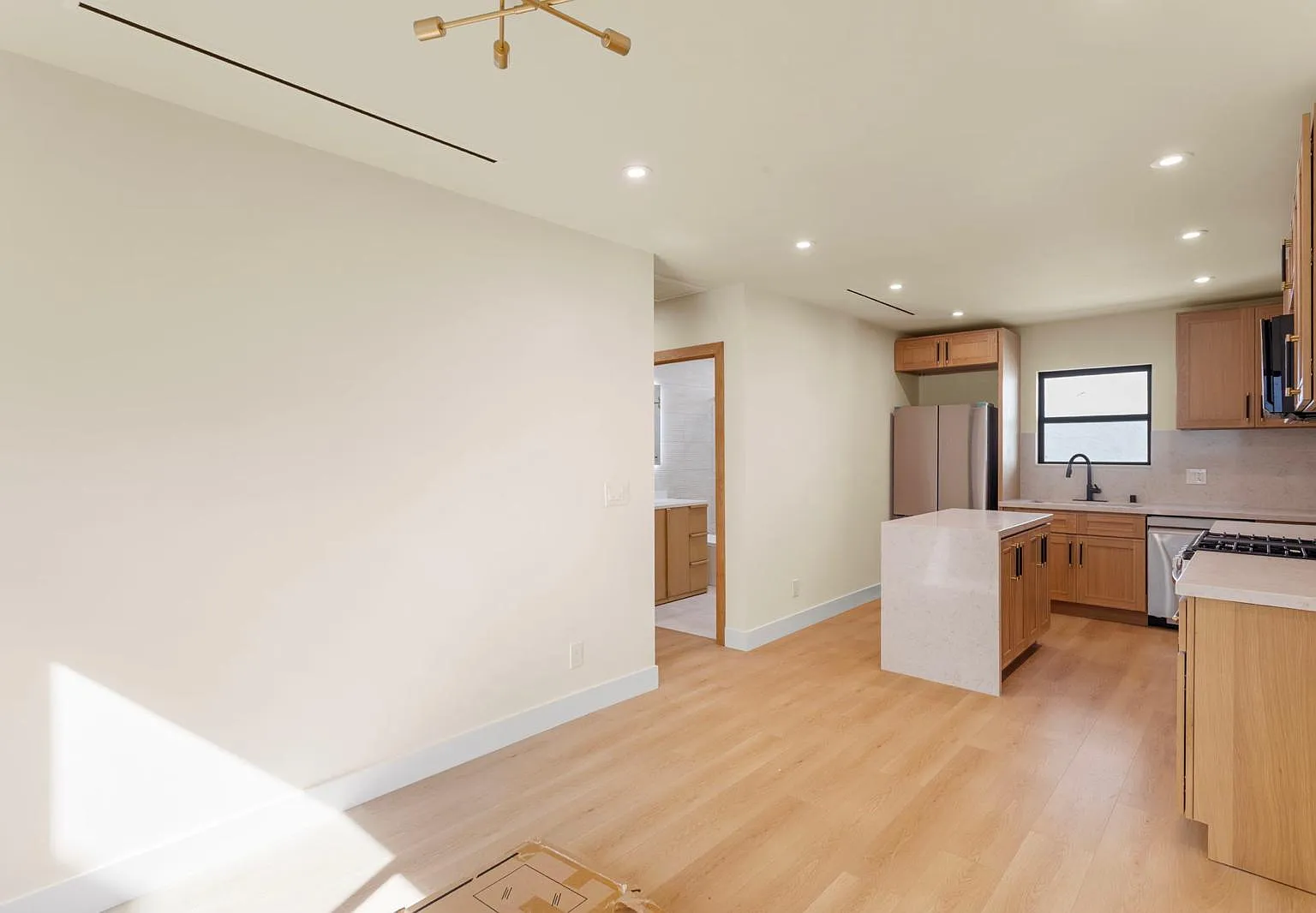 2 bed, 1290 sqft, $4,990 — Photo 2