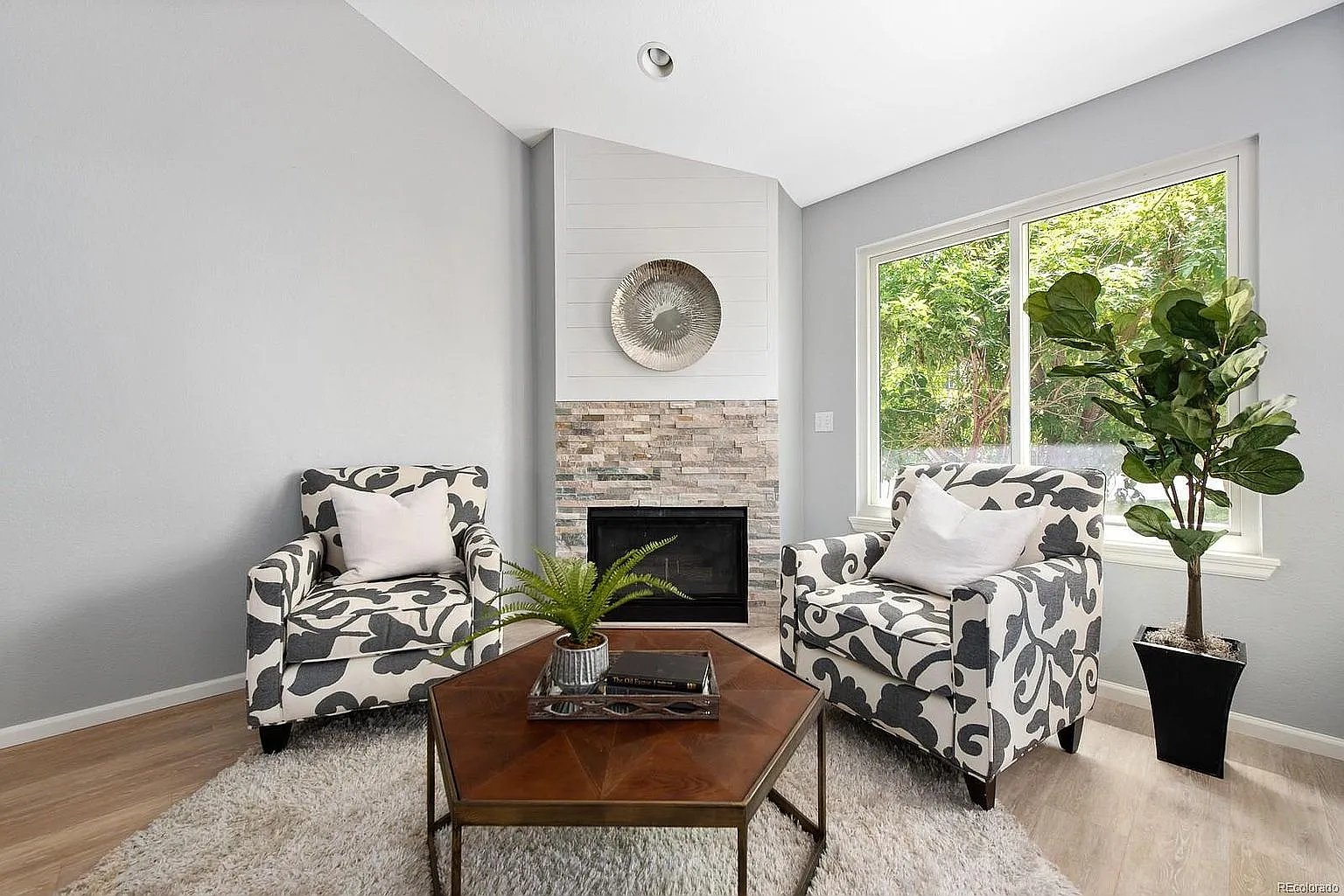 3 bed, 2021 sqft, $2,995 — Photo 3