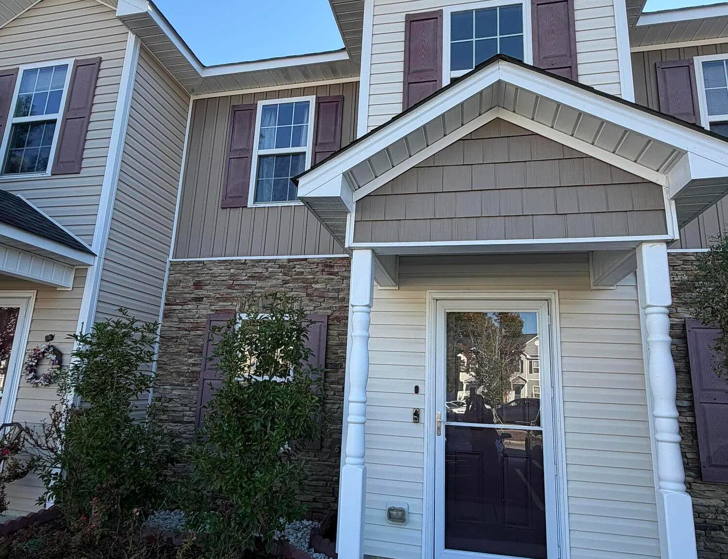 2 bed, 2.5 bath, 1220 sqft, $1,450 — Photo 2