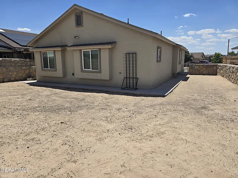 808 Ballard Shapleigh Pl — Photo 13