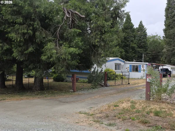 422 Lou Gray Dr, Myrtle Creek, OR 97457