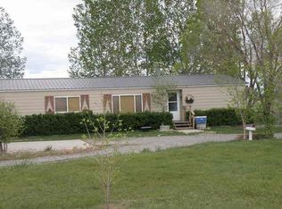 24 Picket Rd, Pavillion, WY 82523