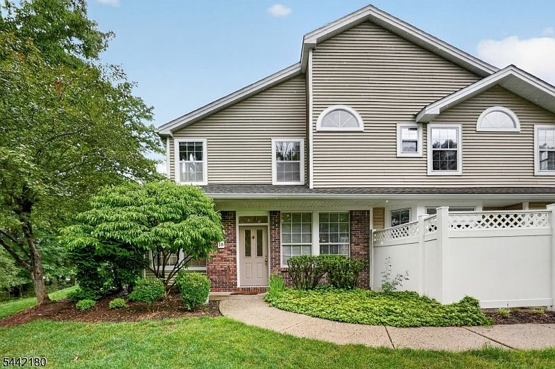 1st image of 18 Pheasant Brook Court