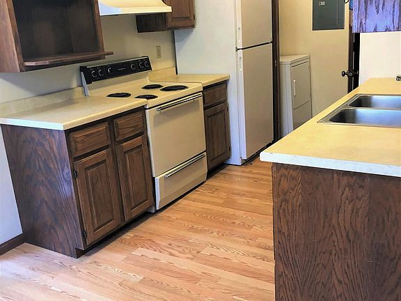 Kitchen, Laundry Closet