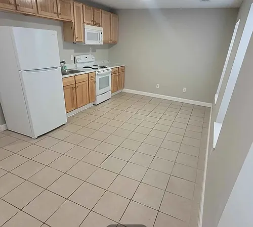 102 E 2nd St #1 Photo 1
