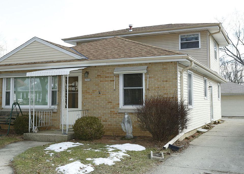 1st image of 1920 N 117th St
