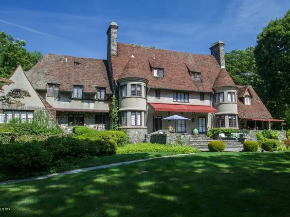 76 Khakum Wood Rd, Greenwich, CT 06831