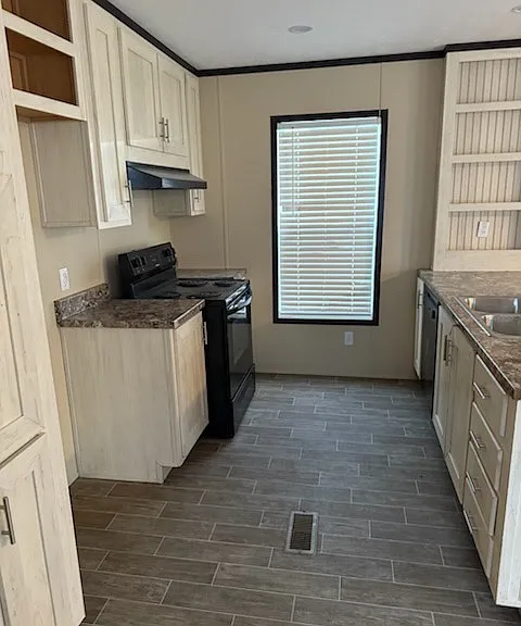 125 Dogwood St #409 — Photo 1