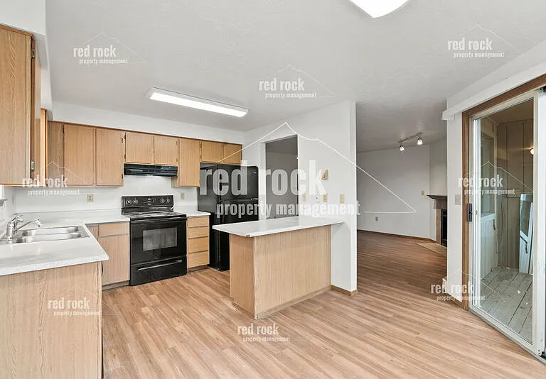 4733 N Sullivan Rd — Photo 6