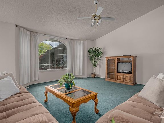 5th image of 2090 Bonnie Dr