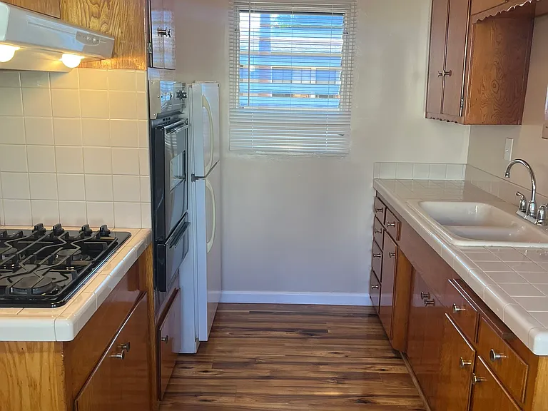 1761 E 1st St #4 — Photo 22