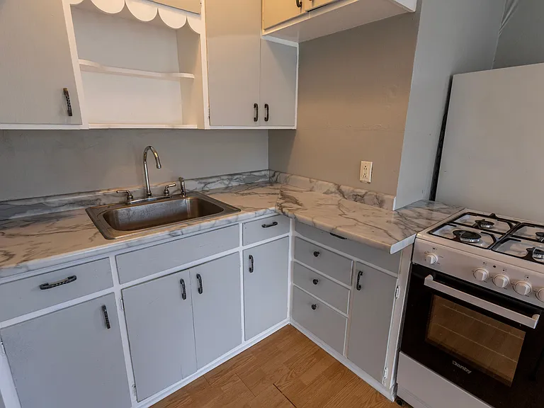 1113 Kingsbury St — Photo 8