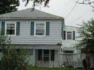 84 Seamans St, Providence, RI 02908
