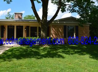 6604 Columbus Dr, Middleton, WI 53562