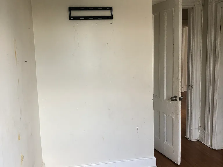 11 Claremont Pl #2 — Photo 3