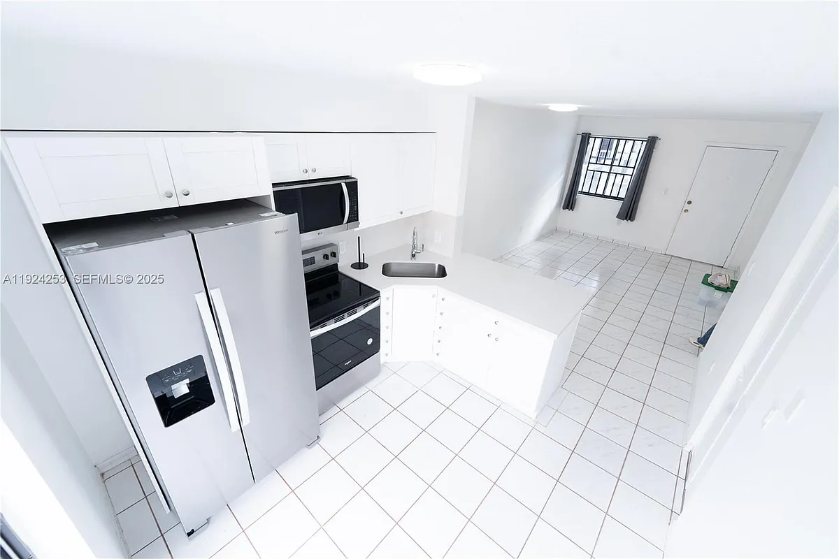 Photo 2 of 10 - 5300 W 21st Ct #311 - Hialeah, FL Building Photo - 5300 W 21st Ct #311