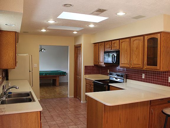 4th image of 6917 Wildwood Ln NE