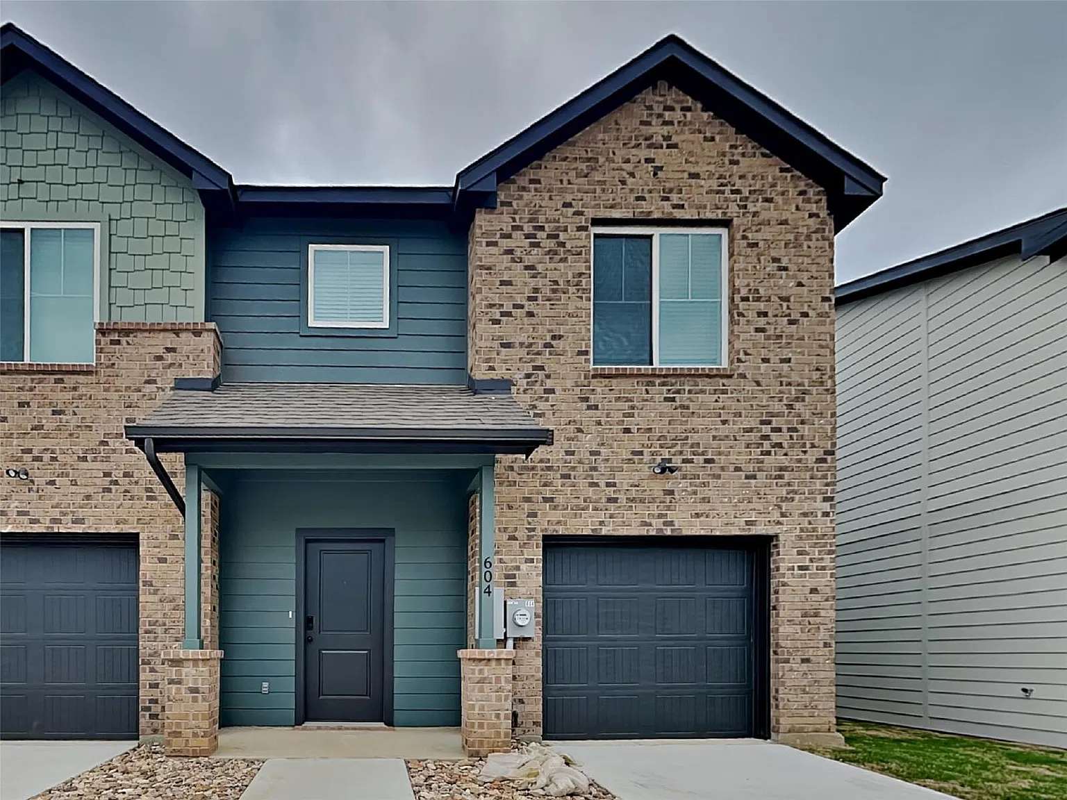 3 bed, 2.5 bath, 1298 sqft, $1,625 — Photo 1