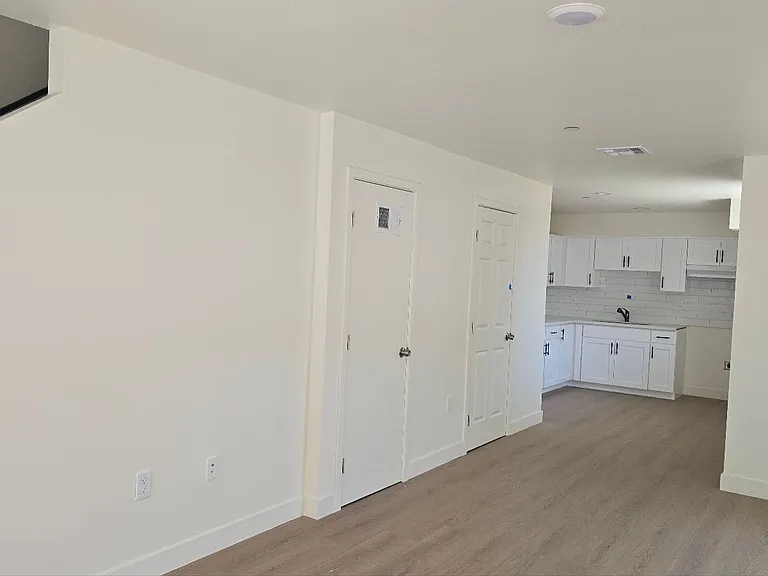 33(835E) — Photo 23