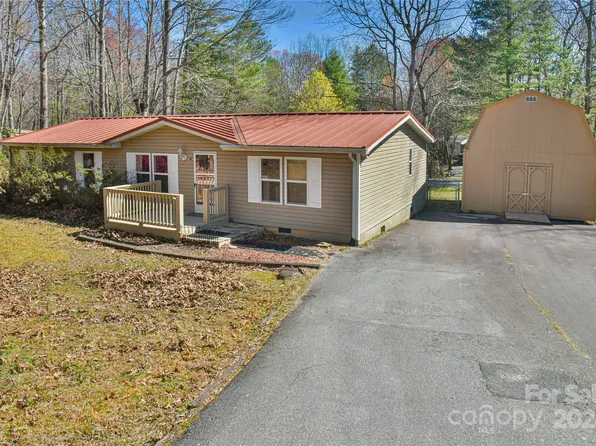 14 Greenwood Acres Dr, Mills River, NC 28759