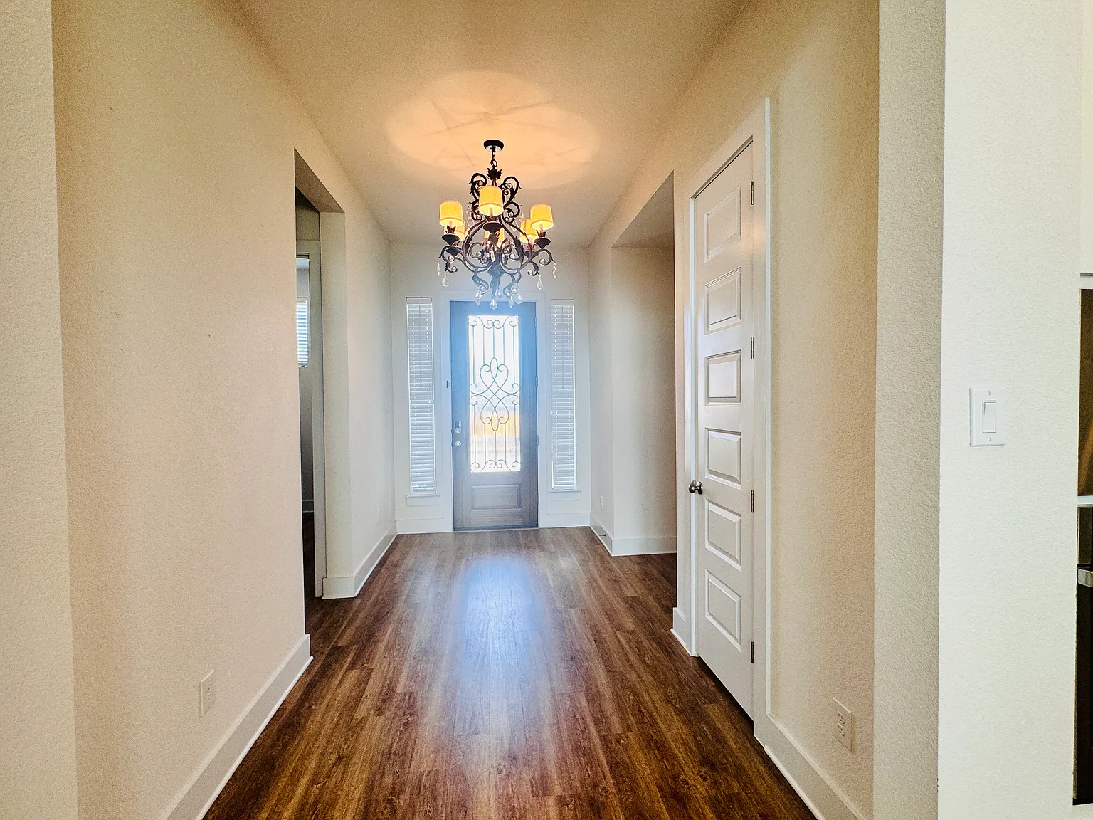 4 bed, 3107 sqft, $2,900 — Photo 2