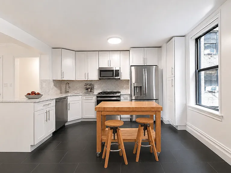 98 Riverside Dr #14C — Photo 4