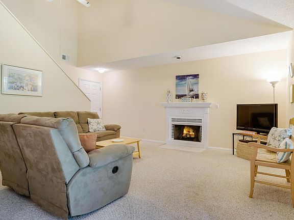 4th image of 1022 Waters Edge Dr #22F