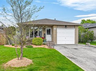 135 Independence Dr, Hamilton, ON L8W 3C2
