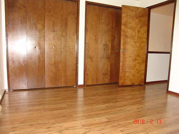 2nd bedroom with closets