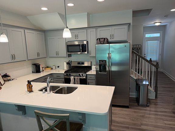 3rd image of 153 Manordale Dr
