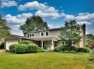 2103 E Lillian Ln, Arlington Heights, IL 60004