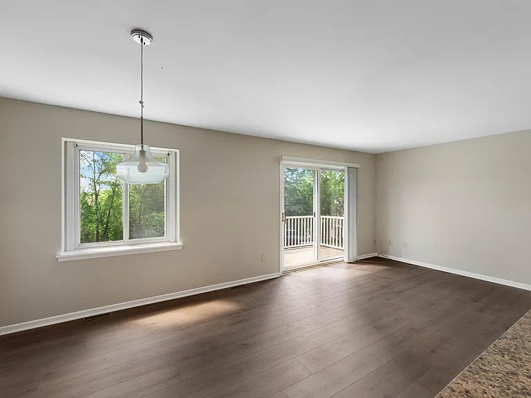 304 Pondridge Cir — Photo 6